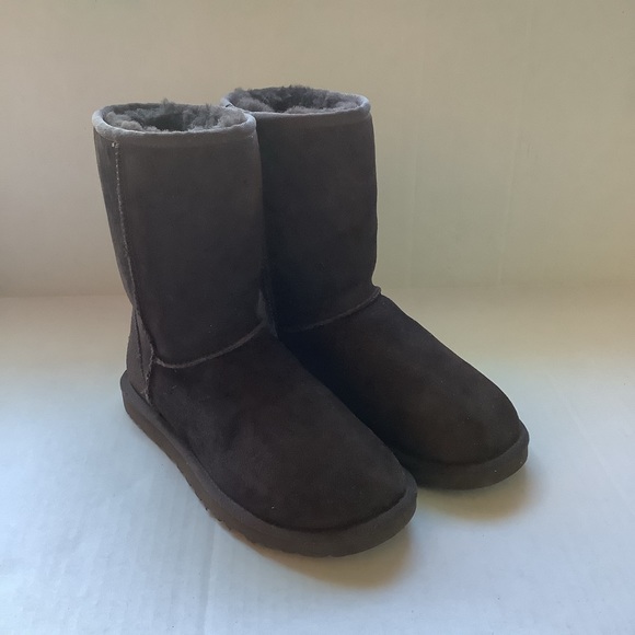 UGG Classic Short Chocolate Brown boots sz 6 - Picture 2 of 7